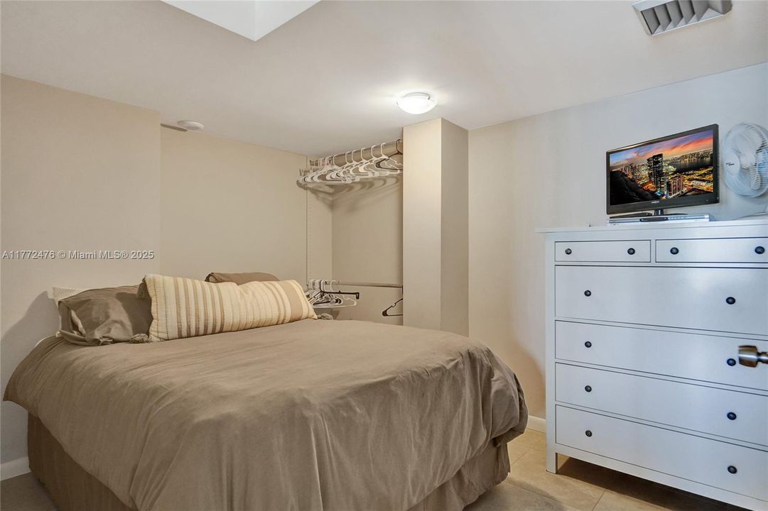 Recently Rented: $2,000 (1 beds, 1 baths, 982 Square Feet)