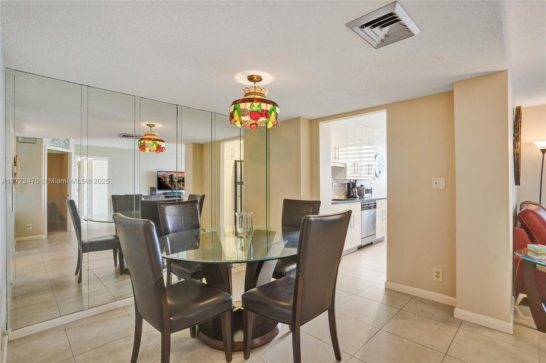 Recently Rented: $2,000 (1 beds, 1 baths, 982 Square Feet)