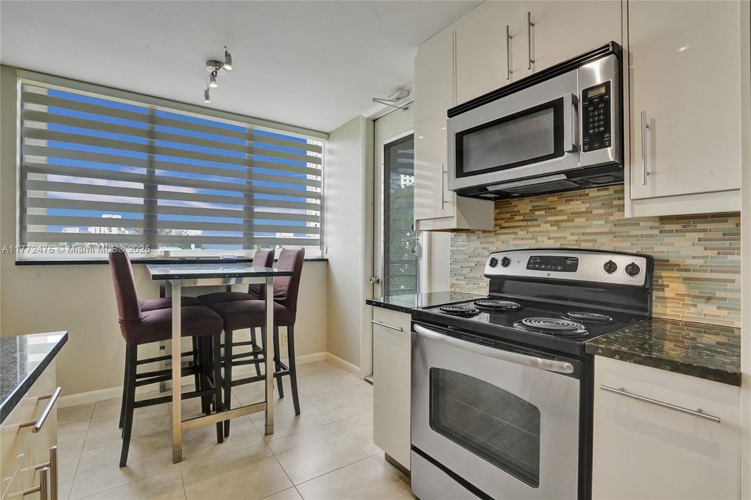 Recently Rented: $2,000 (1 beds, 1 baths, 982 Square Feet)