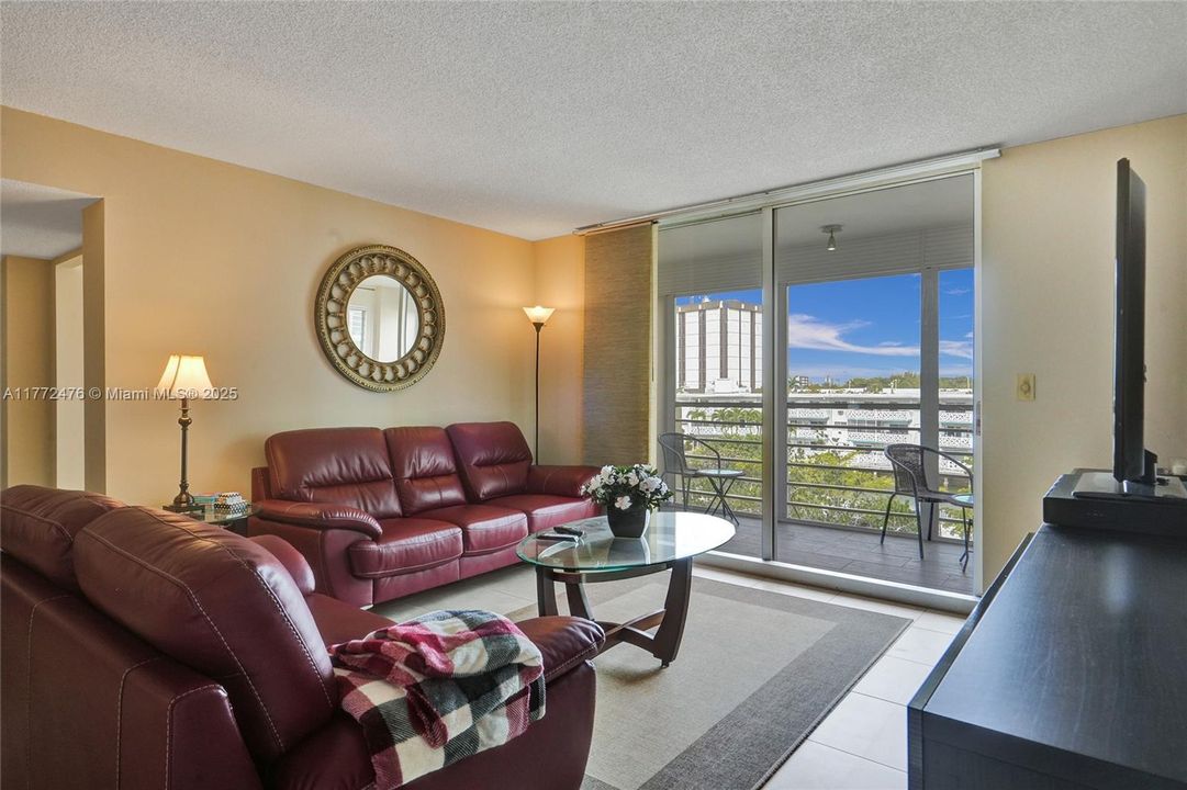 Recently Rented: $2,000 (1 beds, 1 baths, 982 Square Feet)