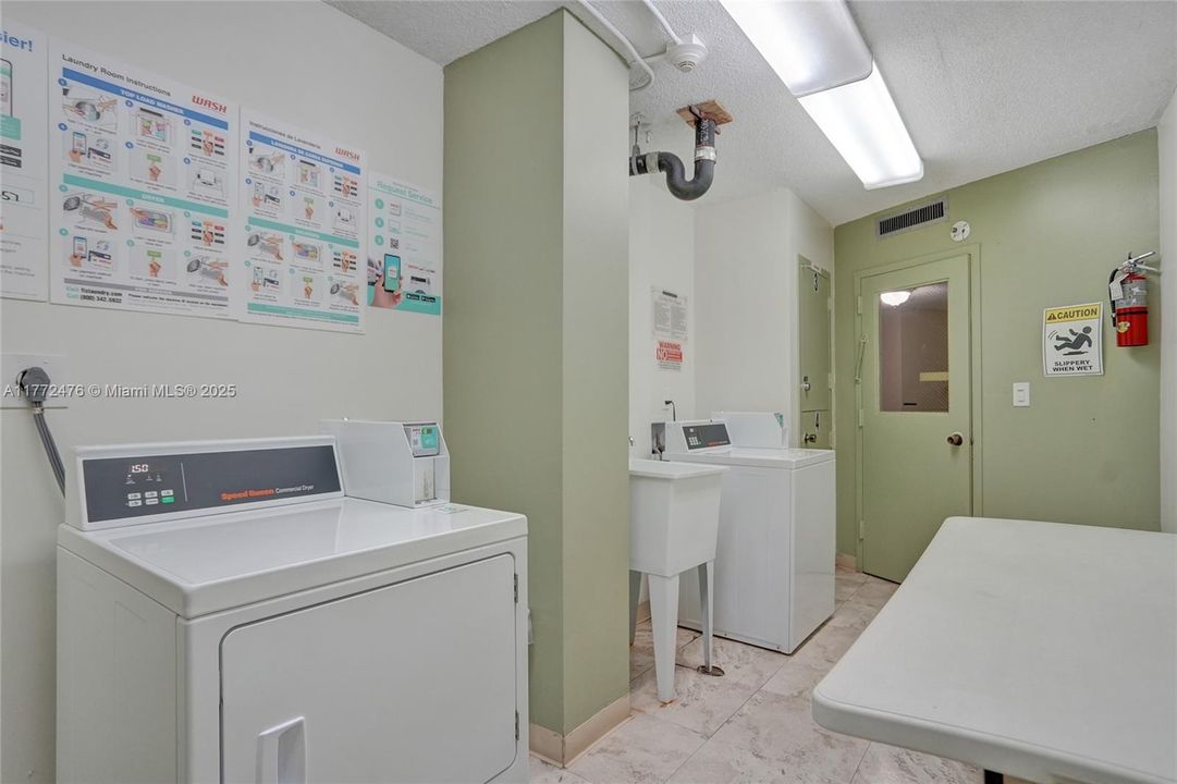 Recently Rented: $2,000 (1 beds, 1 baths, 982 Square Feet)