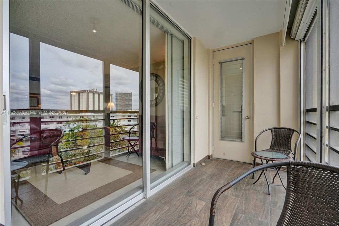 Recently Rented: $2,000 (1 beds, 1 baths, 982 Square Feet)