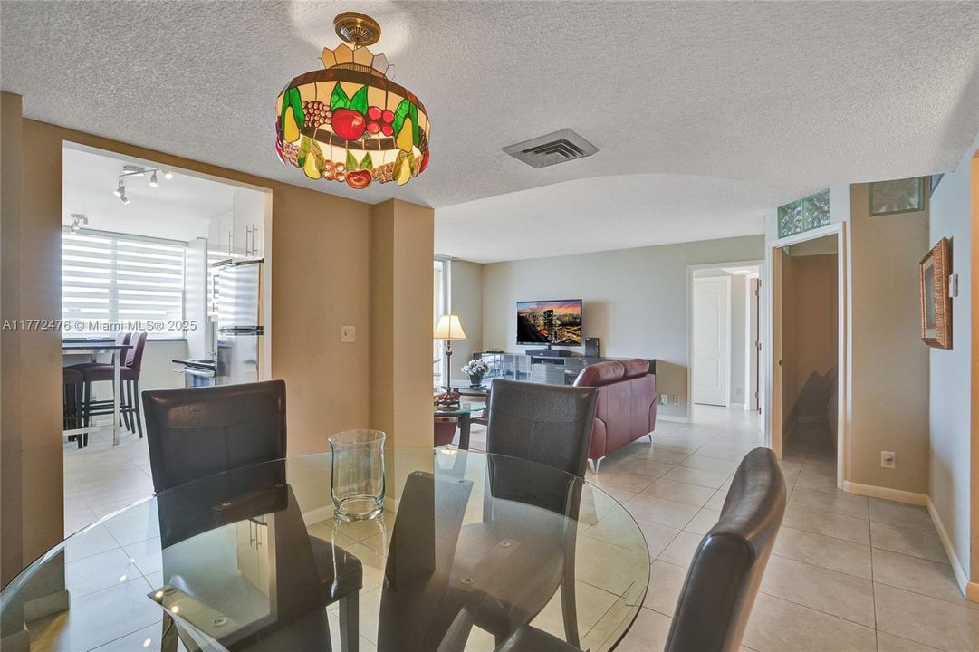 Recently Rented: $2,000 (1 beds, 1 baths, 982 Square Feet)