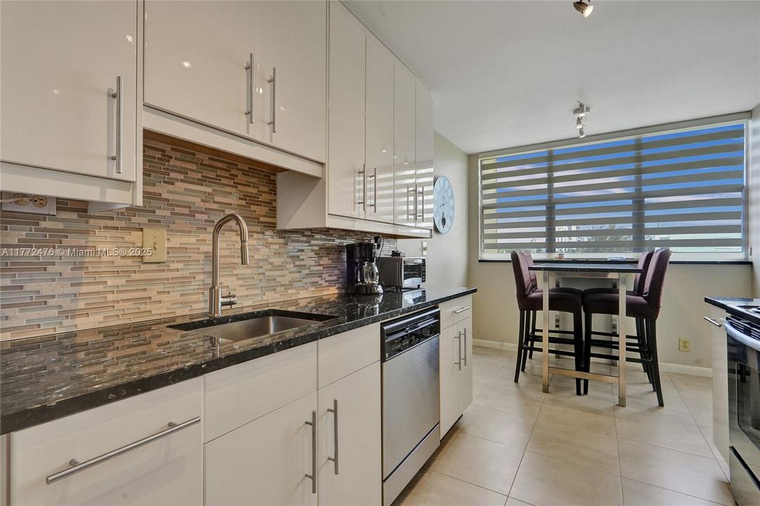 Recently Rented: $2,000 (1 beds, 1 baths, 982 Square Feet)