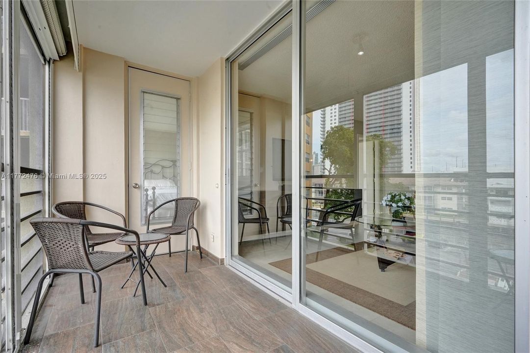 Recently Rented: $2,000 (1 beds, 1 baths, 982 Square Feet)