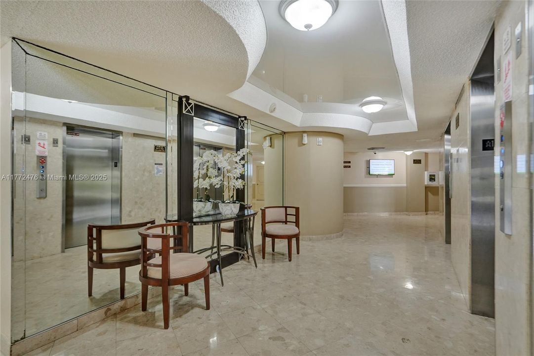 Recently Rented: $2,000 (1 beds, 1 baths, 982 Square Feet)