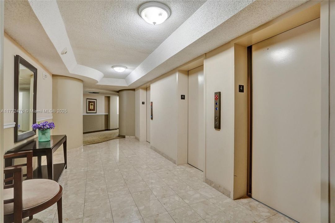 Recently Rented: $2,000 (1 beds, 1 baths, 982 Square Feet)