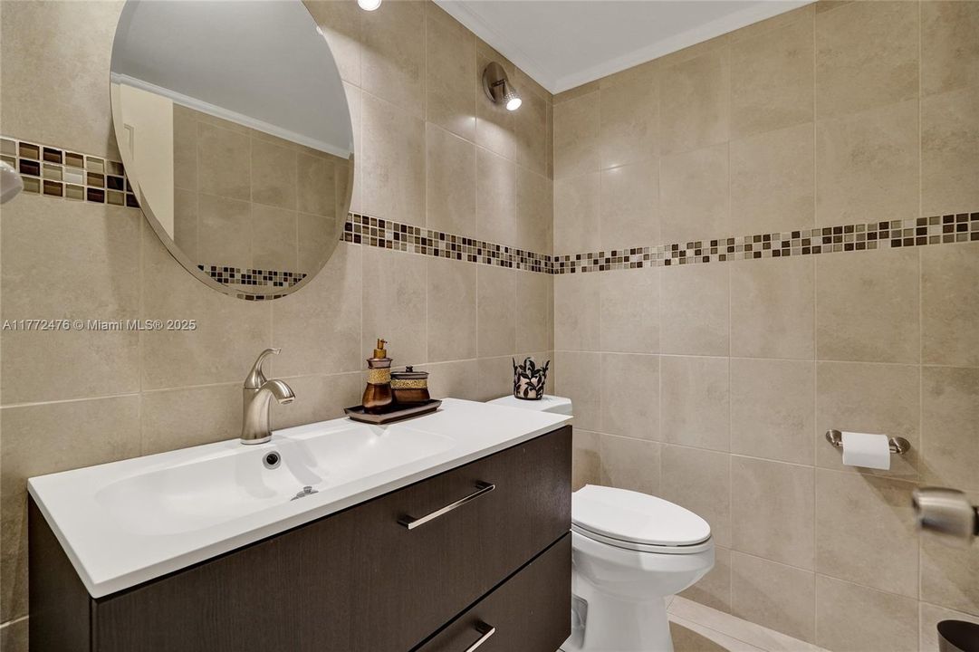 Recently Rented: $2,000 (1 beds, 1 baths, 982 Square Feet)