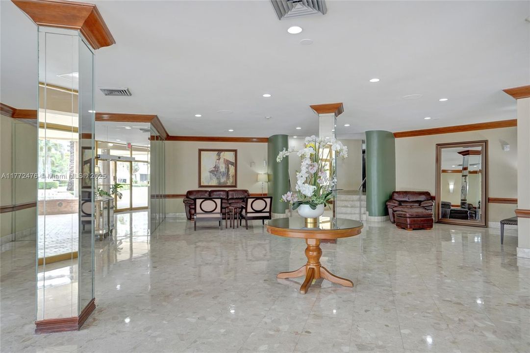 Recently Rented: $2,000 (1 beds, 1 baths, 982 Square Feet)