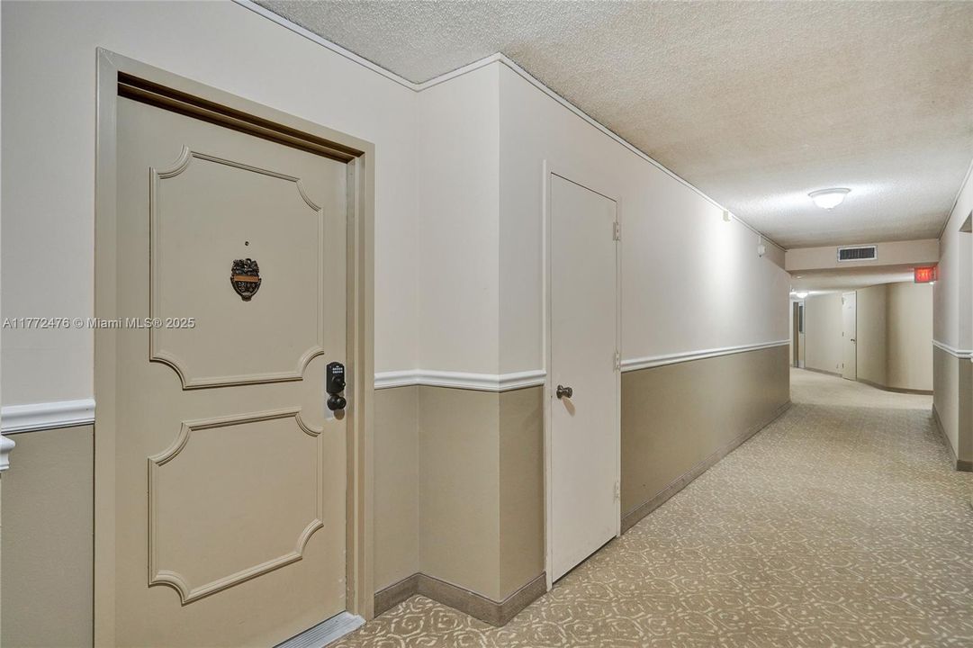 Recently Rented: $2,000 (1 beds, 1 baths, 982 Square Feet)