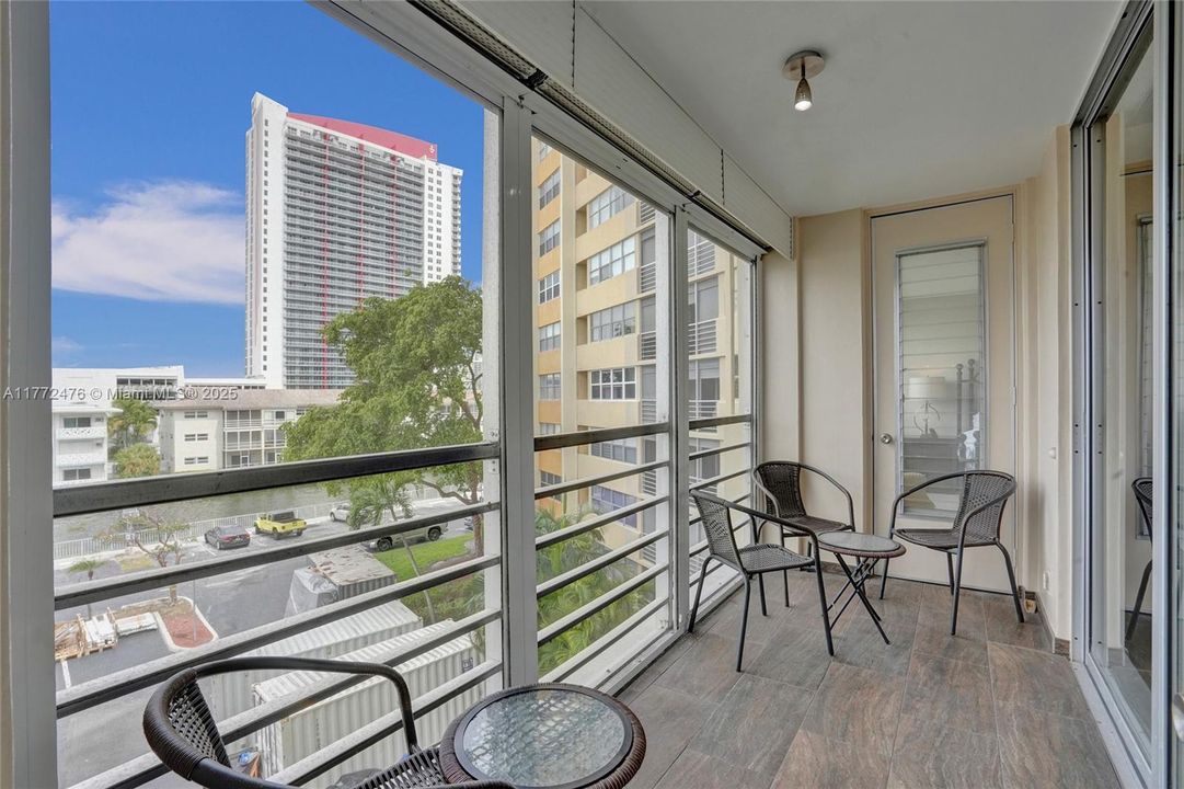 Recently Rented: $2,000 (1 beds, 1 baths, 982 Square Feet)