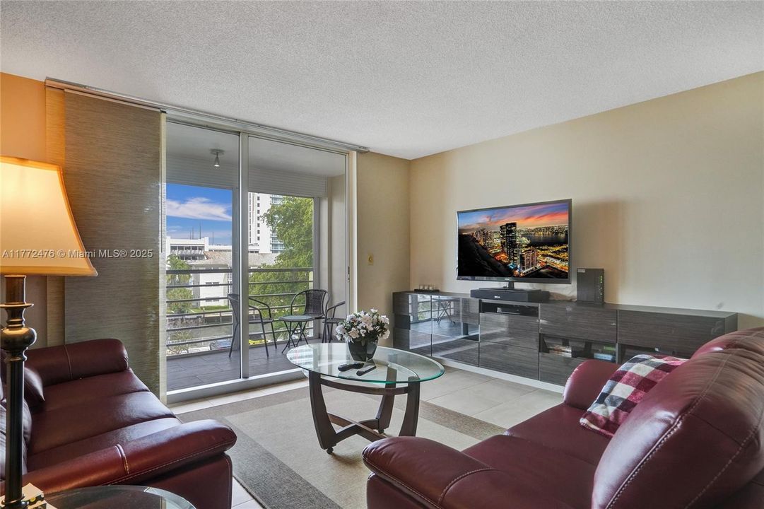 Recently Rented: $2,000 (1 beds, 1 baths, 982 Square Feet)