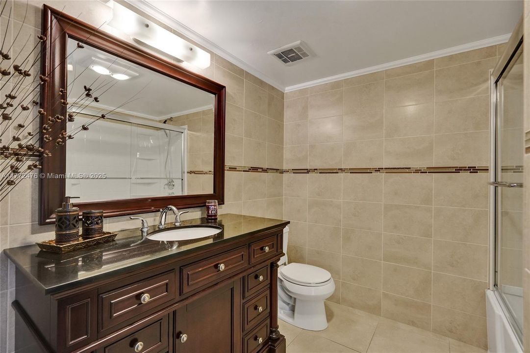 Recently Rented: $2,000 (1 beds, 1 baths, 982 Square Feet)