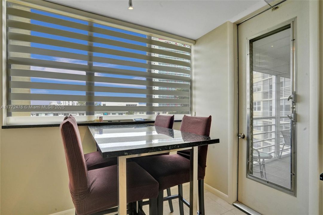 Recently Rented: $2,000 (1 beds, 1 baths, 982 Square Feet)