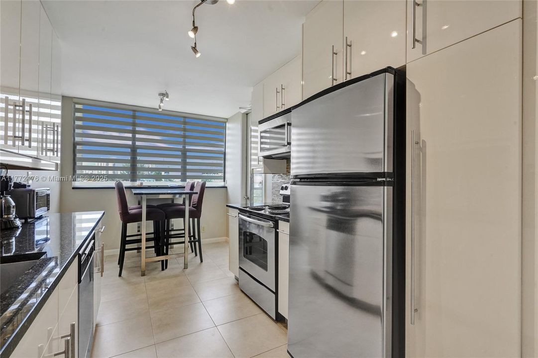 Recently Rented: $2,000 (1 beds, 1 baths, 982 Square Feet)