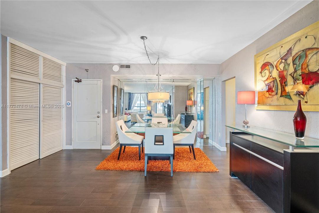 For Sale: $560,000 (1 beds, 1 baths, 1019 Square Feet)