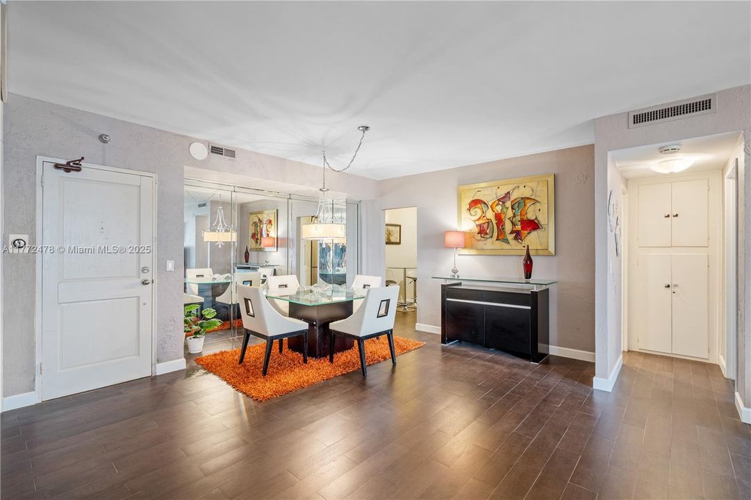 For Sale: $560,000 (1 beds, 1 baths, 1019 Square Feet)