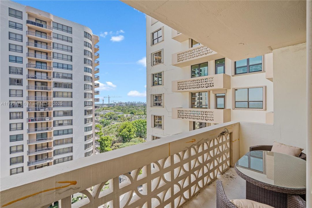 For Sale: $560,000 (1 beds, 1 baths, 1019 Square Feet)