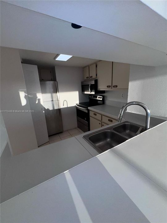 最近租的: $2,500 (2 贝兹, 2 浴室, 1061 平方英尺)