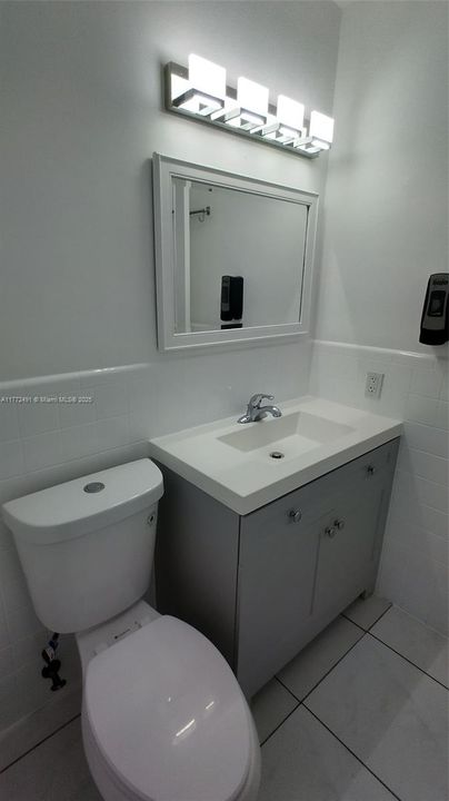 Recently Rented: $1,550 (1 beds, 1 baths, 879 Square Feet)