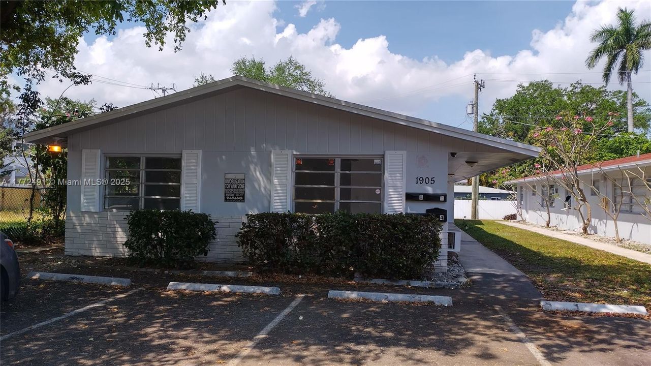 Recently Rented: $1,550 (1 beds, 1 baths, 879 Square Feet)