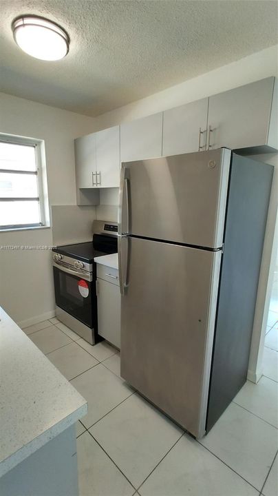Recently Rented: $1,550 (1 beds, 1 baths, 879 Square Feet)