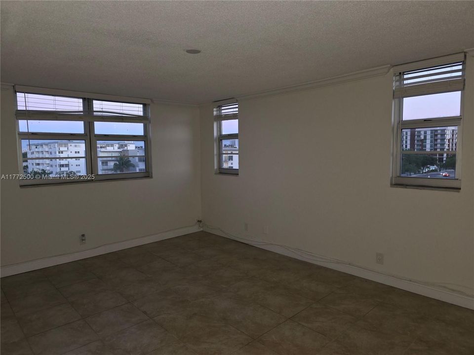 For Rent: $2,000 (2 beds, 2 baths, 1332 Square Feet)