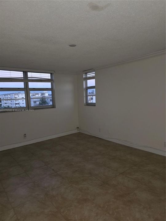 For Rent: $2,000 (2 beds, 2 baths, 1332 Square Feet)