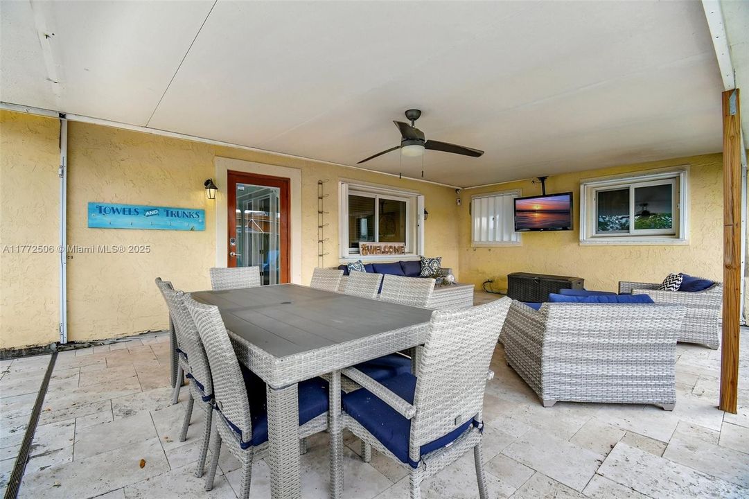 Recently Sold: $699,000 (3 beds, 2 baths, 1728 Square Feet)