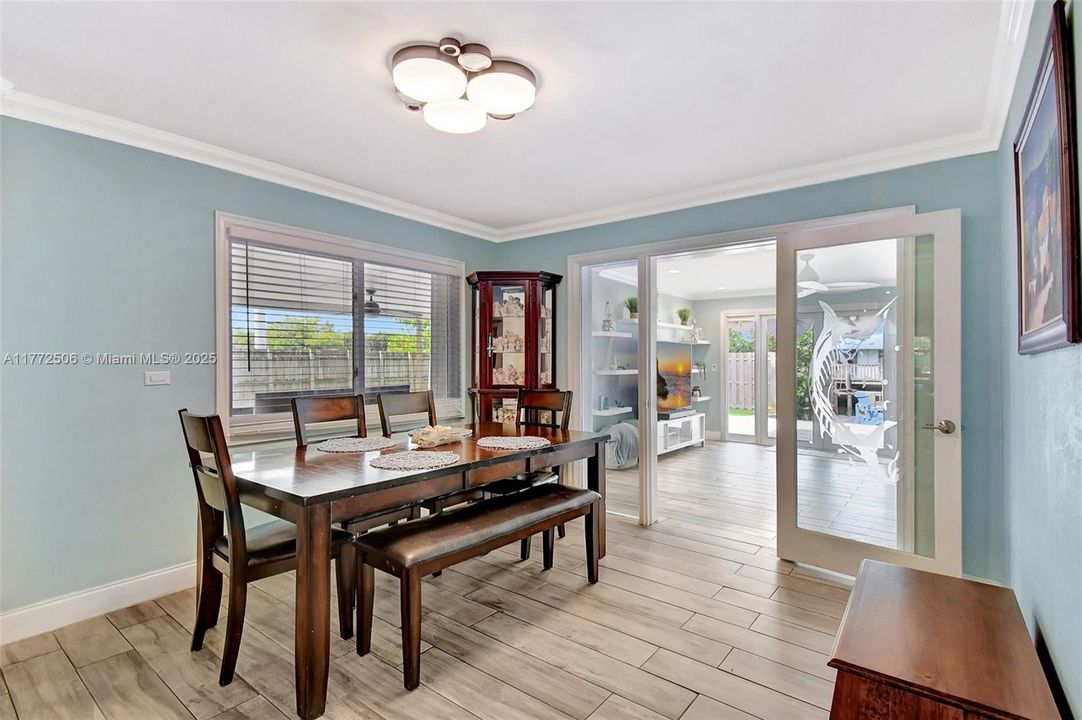 Recently Sold: $699,000 (3 beds, 2 baths, 1728 Square Feet)