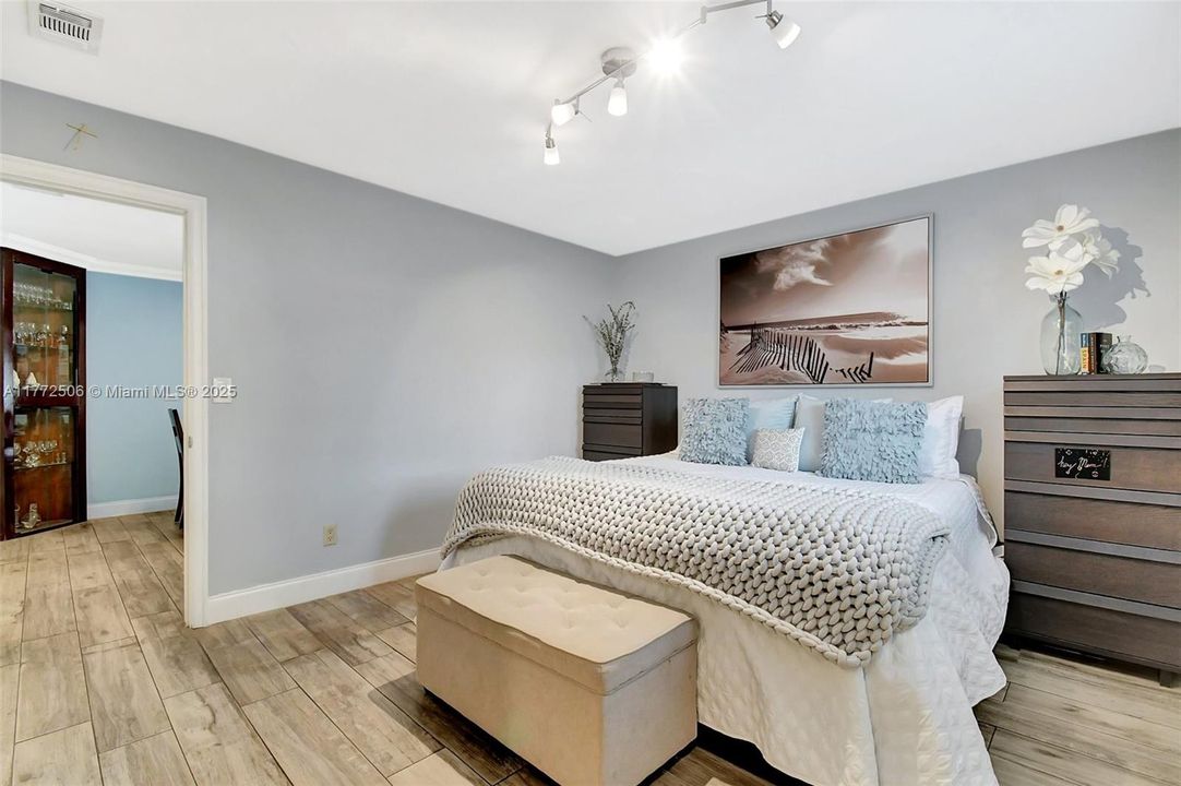 Recently Sold: $699,000 (3 beds, 2 baths, 1728 Square Feet)