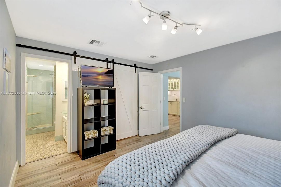 Recently Sold: $699,000 (3 beds, 2 baths, 1728 Square Feet)