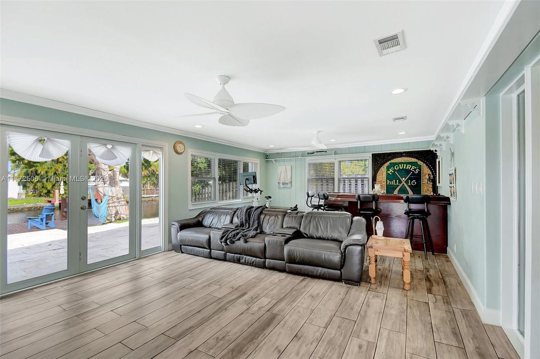Recently Sold: $699,000 (3 beds, 2 baths, 1728 Square Feet)