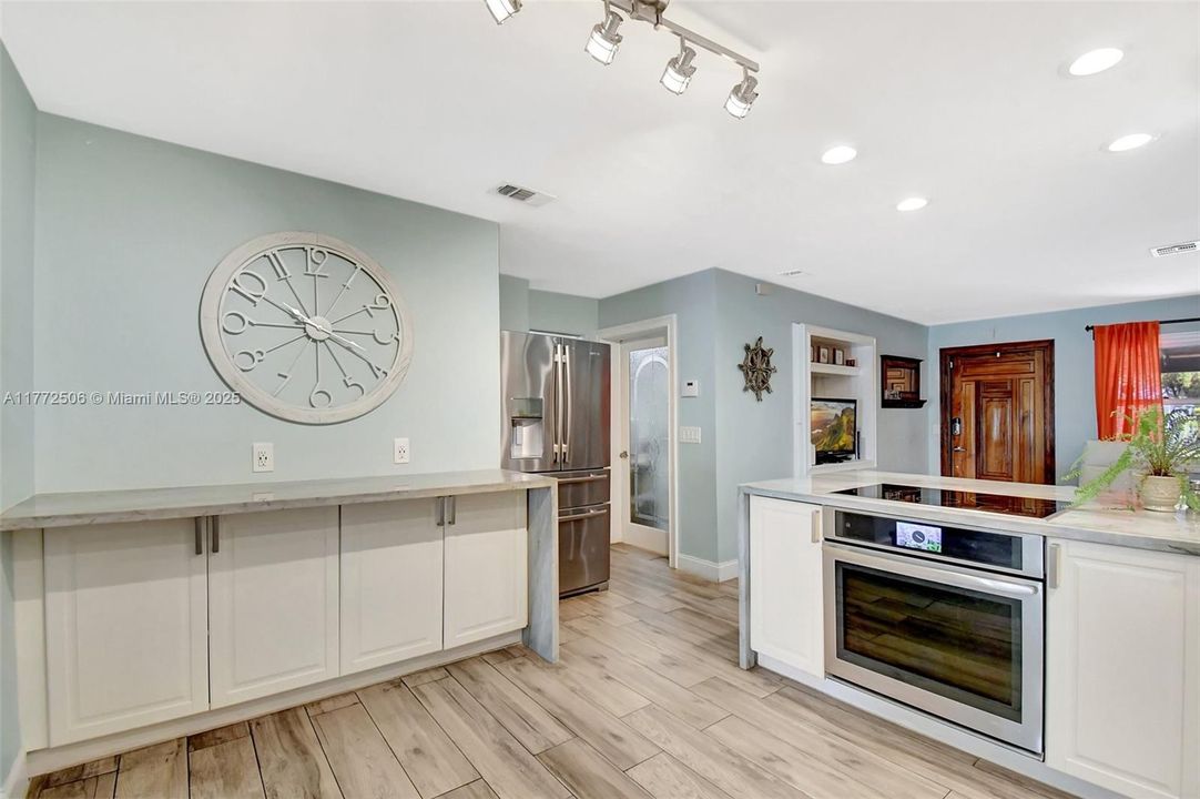 Recently Sold: $699,000 (3 beds, 2 baths, 1728 Square Feet)