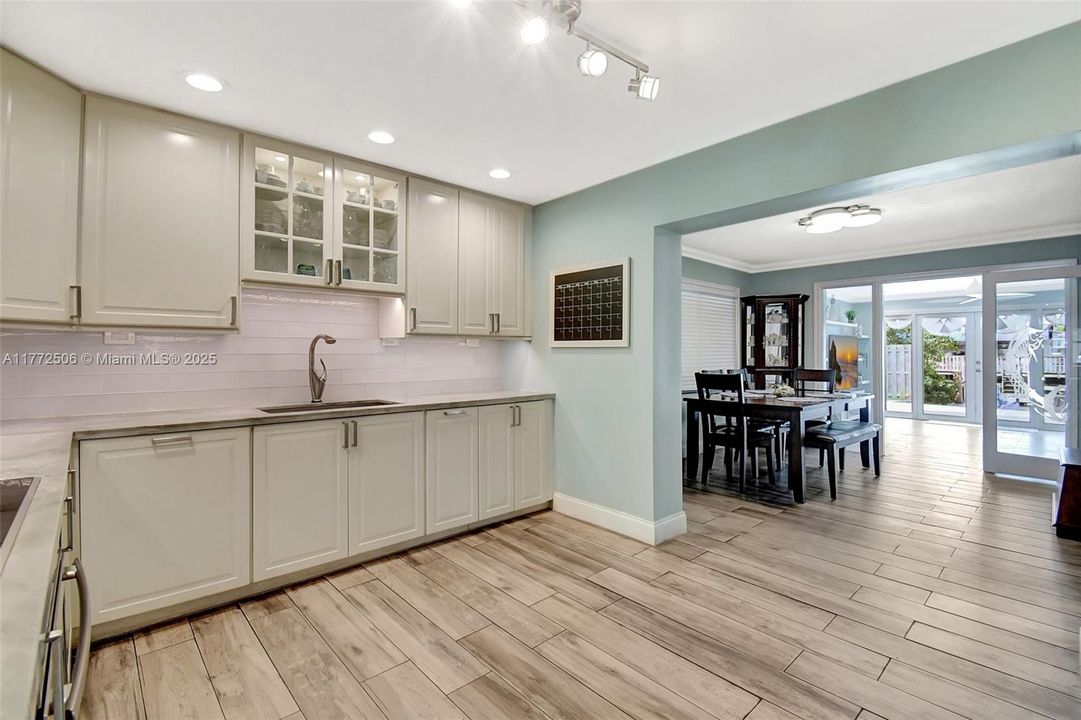 Recently Sold: $699,000 (3 beds, 2 baths, 1728 Square Feet)