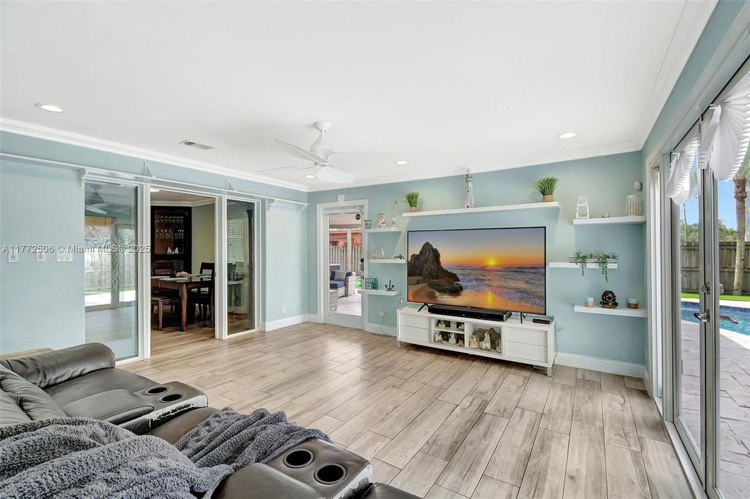 Recently Sold: $699,000 (3 beds, 2 baths, 1728 Square Feet)