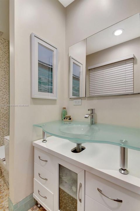 Recently Sold: $699,000 (3 beds, 2 baths, 1728 Square Feet)