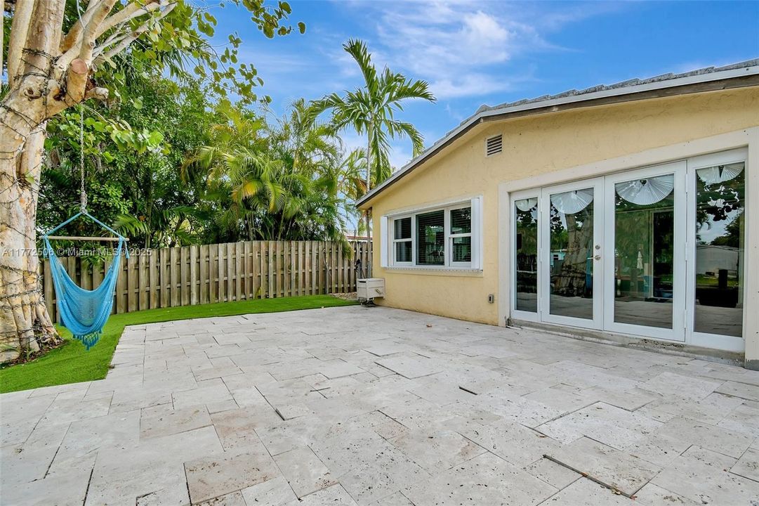 Recently Sold: $699,000 (3 beds, 2 baths, 1728 Square Feet)