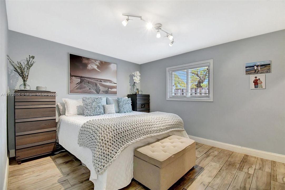 Recently Sold: $699,000 (3 beds, 2 baths, 1728 Square Feet)