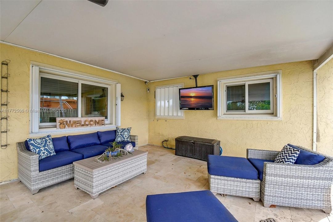 Recently Sold: $699,000 (3 beds, 2 baths, 1728 Square Feet)