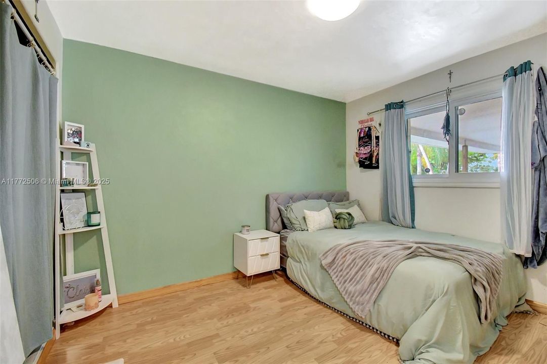 Recently Sold: $699,000 (3 beds, 2 baths, 1728 Square Feet)