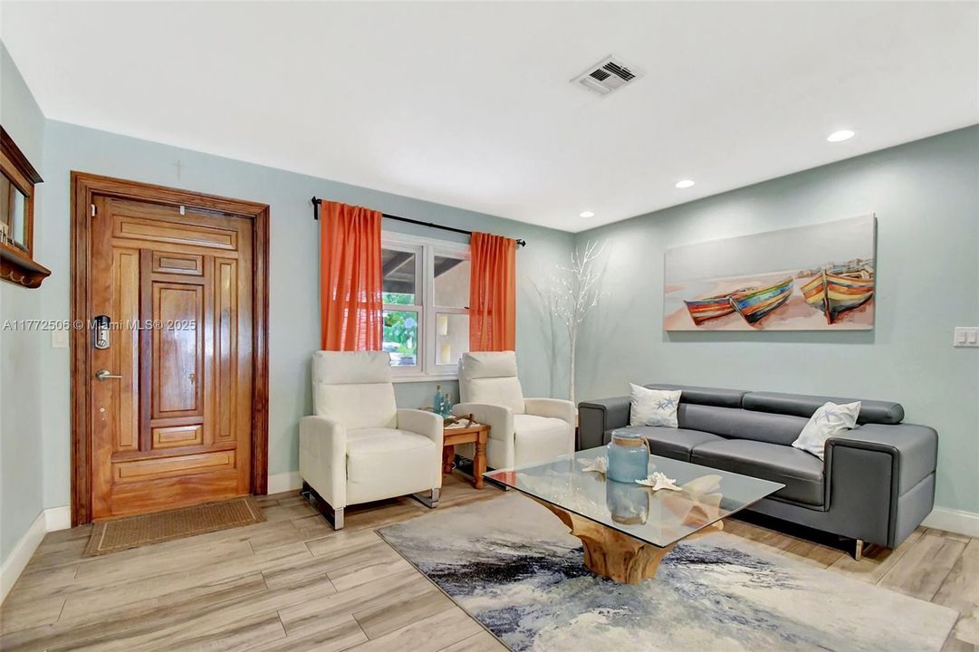 Recently Sold: $699,000 (3 beds, 2 baths, 1728 Square Feet)