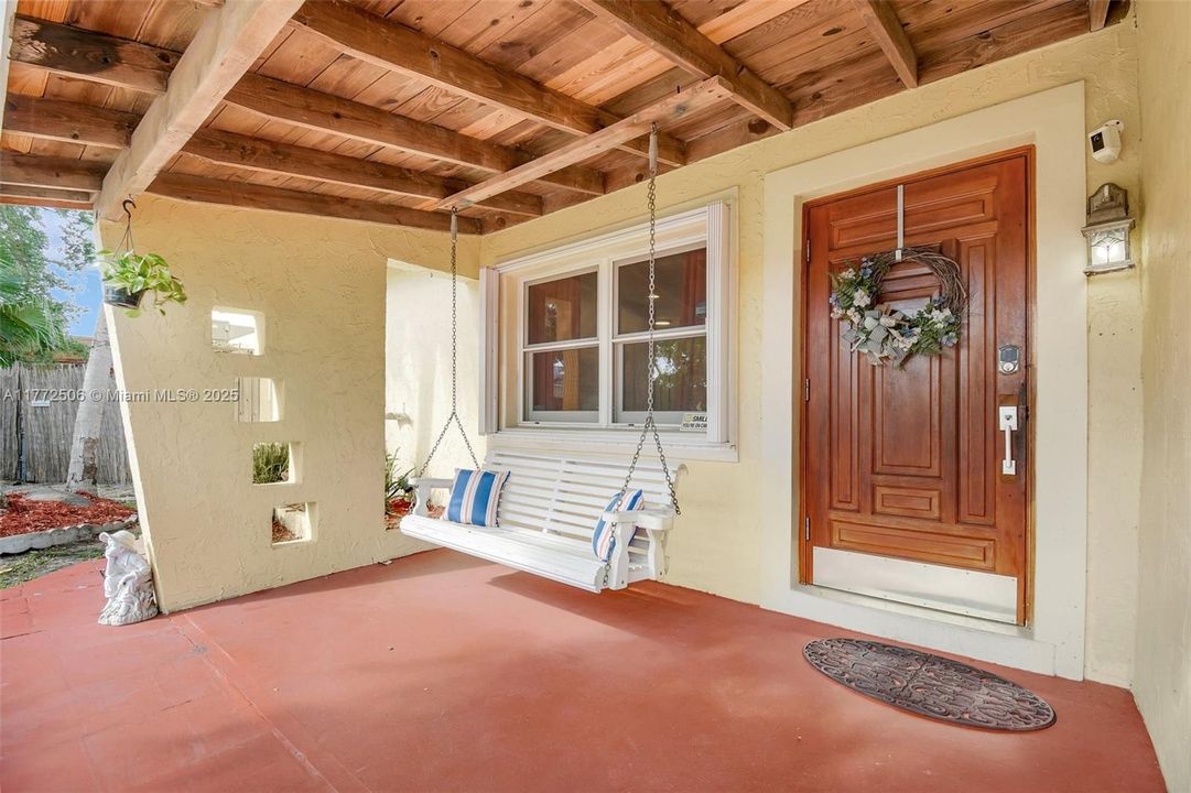 Recently Sold: $699,000 (3 beds, 2 baths, 1728 Square Feet)