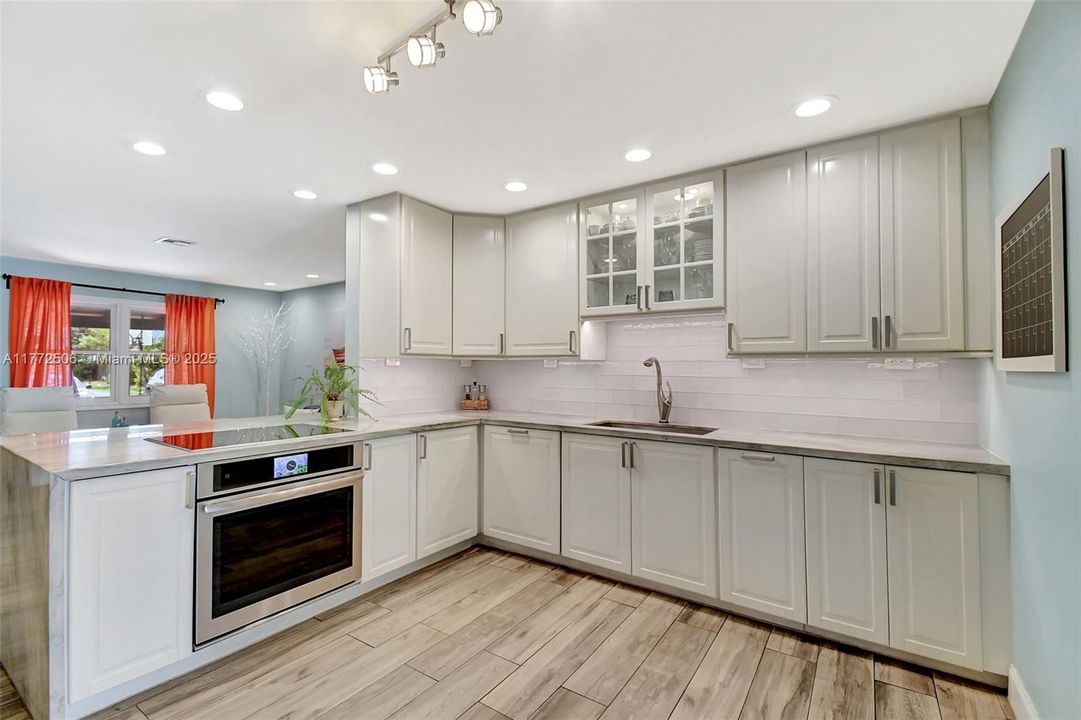 Recently Sold: $699,000 (3 beds, 2 baths, 1728 Square Feet)