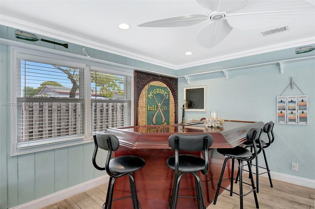 Recently Sold: $699,000 (3 beds, 2 baths, 1728 Square Feet)