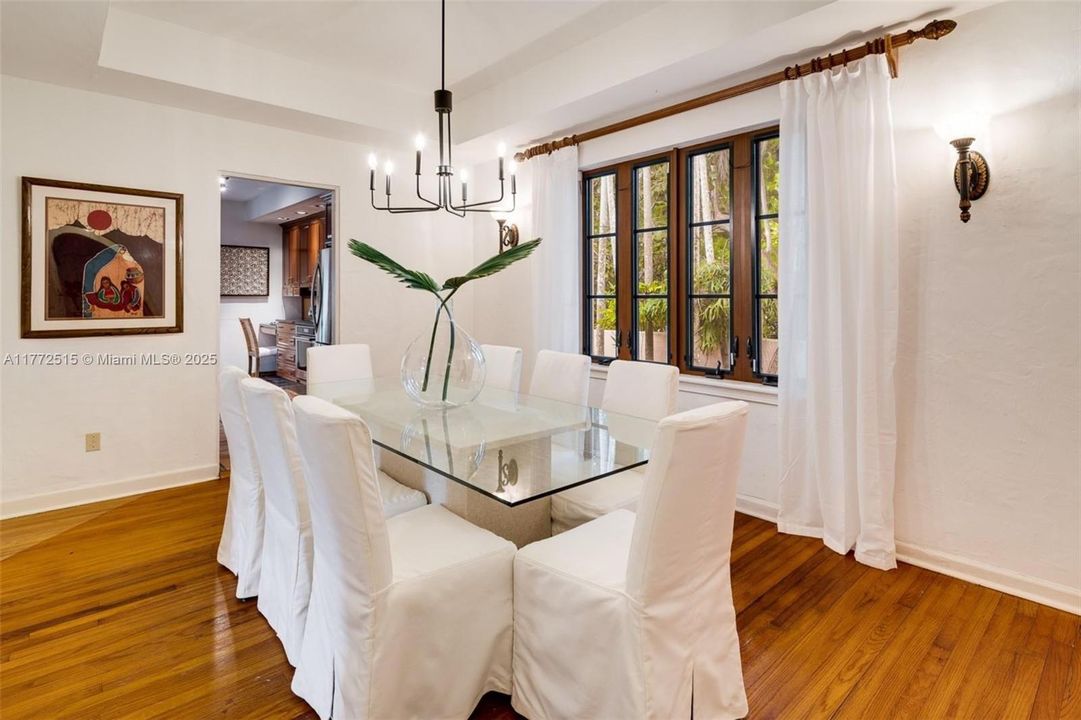 最近租的: $10,500 (4 贝兹, 3 浴室, 2835 平方英尺)