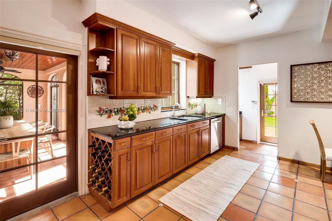 最近租的: $10,500 (4 贝兹, 3 浴室, 2835 平方英尺)