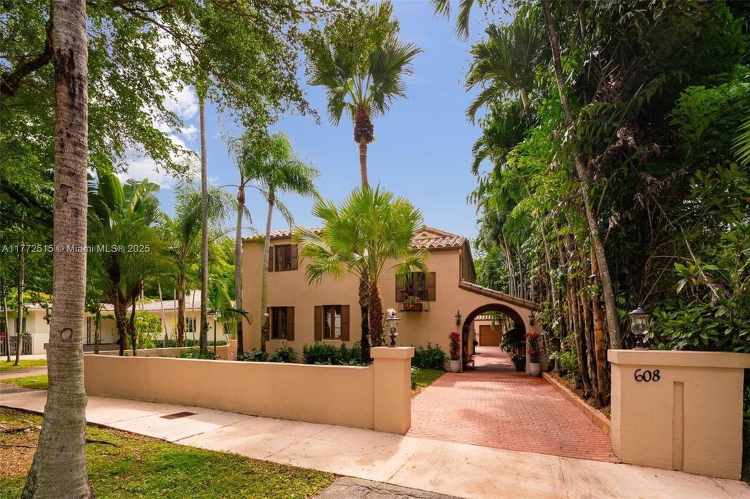 最近租的: $10,500 (4 贝兹, 3 浴室, 2835 平方英尺)