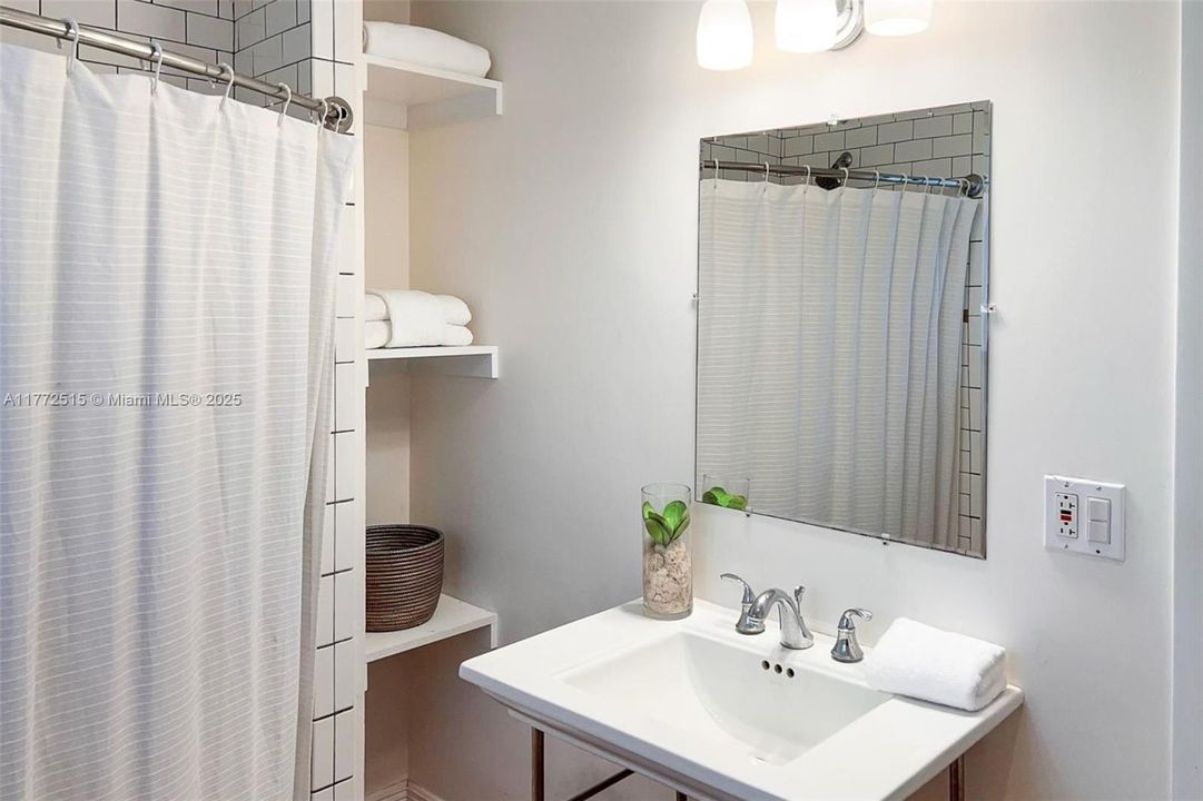 最近租的: $10,500 (4 贝兹, 3 浴室, 2835 平方英尺)