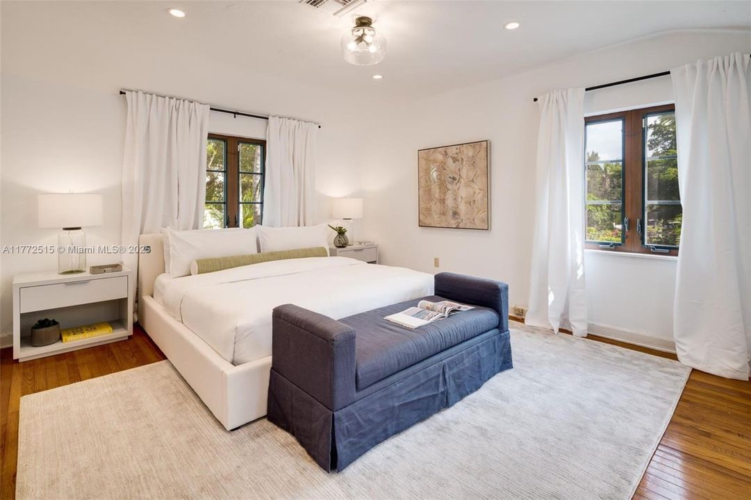 最近租的: $10,500 (4 贝兹, 3 浴室, 2835 平方英尺)